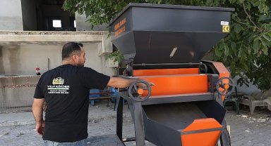 Büyükşehir'den Korkutelili üreticiye yem ezme makinesi desteği