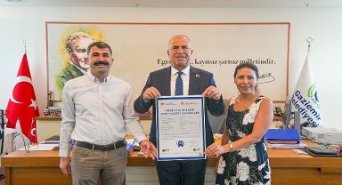 Gaziemir Belediyesi'nin çevreci çalışmalarına Sıfır Atık Belgesi