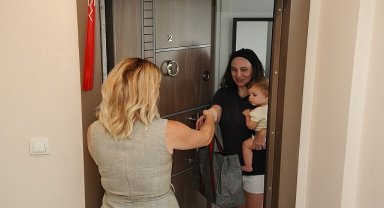 Karşıyaka Belediyesi'nden yeni doğan bebeklere sıcak karşılama