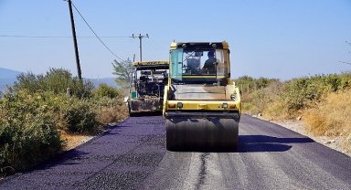Seferihisar'da asfalt seferberliği Teos Caddesi'nde devam ediyor