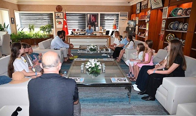 Ukraynalı çocuklar Kemer'de moral depoladı
