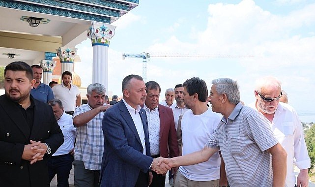 Büyükakın, Karamürsel'de hem gönüllere dokundu, hem de çalışmaları inceledi