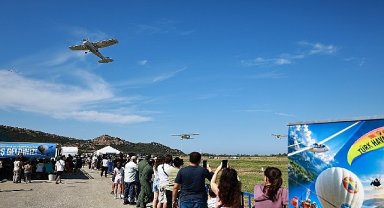 Efes Selçuk'ta gökyüzü havacılık tutkusuyla buluştu
