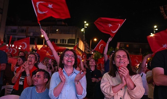 Filenin Sultanları'nın Avrupa Şampiyonluğu Maltepe'de Dev Ekranda Kutlandı