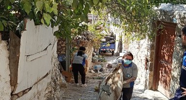 Karaköy'de çöp ev temizlendi