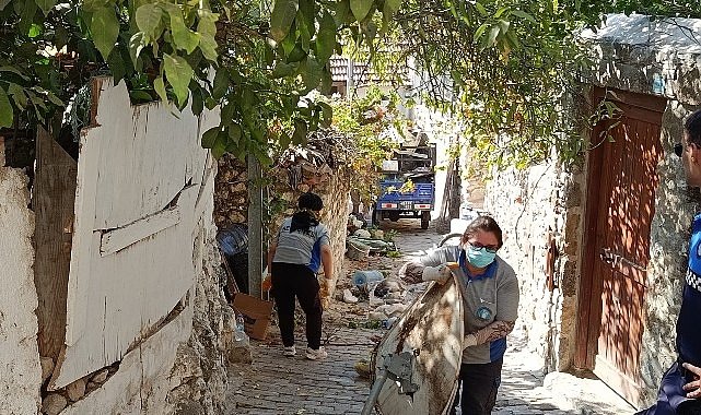 Karaköy'de çöp ev temizlendi