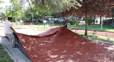 Keçiören'in Parklarında Yürüyüş Yolları Yenileniyor