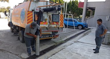 Kemer'de okul bahçelerinde yeni eğitim yılı öncesi temizlik çalışması