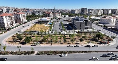Konya Büyükşehir, Raylı Sistem Çalışmaları Esnasında Kaldırdığı Her Ağacı Yeniden Toprakla Buluşturuyor
