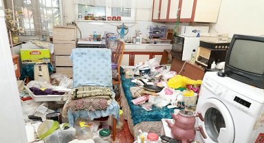 Osmangazi'de Kötü Koku Yayan Çöp Ev Temizlendi
