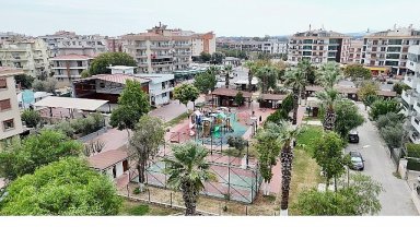 Seferihisar Belediyesi, çocukları geçmişin sokak oyunlarıyla buluşturdu.
