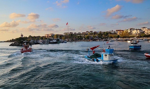 Balıkçının umudu denizde, Büyükşehir yanında