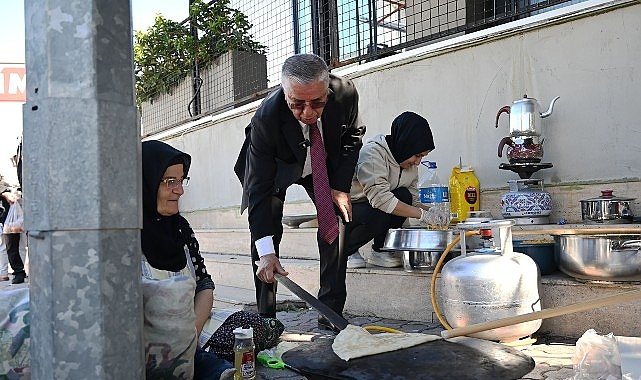 Başkan Topaloğlu'ndan pazar esnafına ziyaret