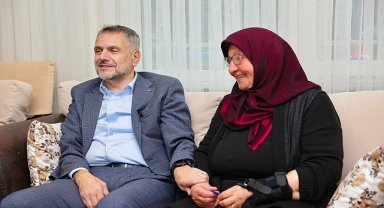 Başkan Vekili Akın'dan yaşlılara büyük vefa