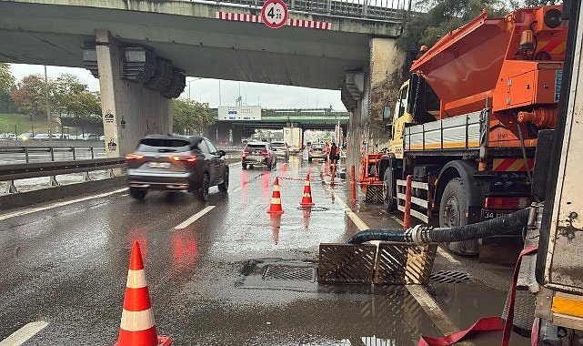 İstanbul'da Sağanak ve Fırtına Etkisini Sürdürüyor