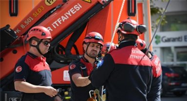 İzmir İtfaiyesi'nden gerçeği aratmayan tatbikat