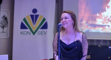 Konak'ta Cumhuriyet coşkusu çocuklar için dayanışmaya dönüştü