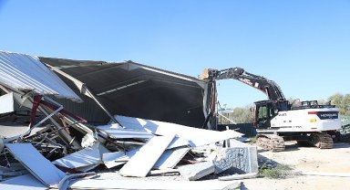 Nilüfer'de kaçak fabrika yıkıldı