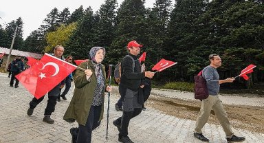 Osmangazi Belediyesi'nden Uludağ'da Cumhuriyet Yürüyüşü