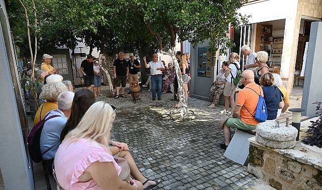 Polonyalı öğretmenlerden Kemer Belediyesi Kültür Evi'ne ziyaret