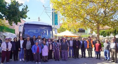 Seferihisar Belediye Başkan Vekili Fuat Gümüş, Gödence Üretici Pazarı'nı ziyaret ederek üreticilerle bir araya geldi.